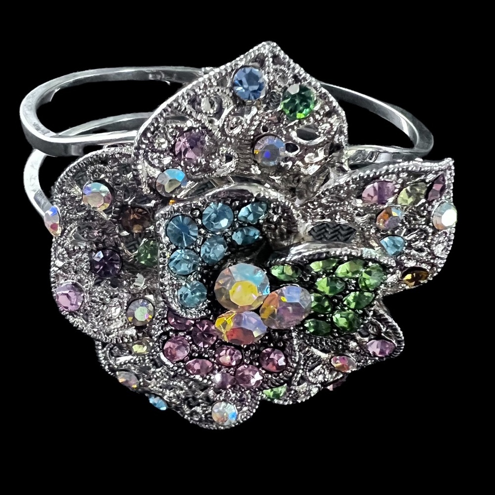 💖 Crystal Flower Statement Bracelet 💖